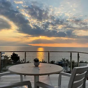 Wave , Saranda Albania